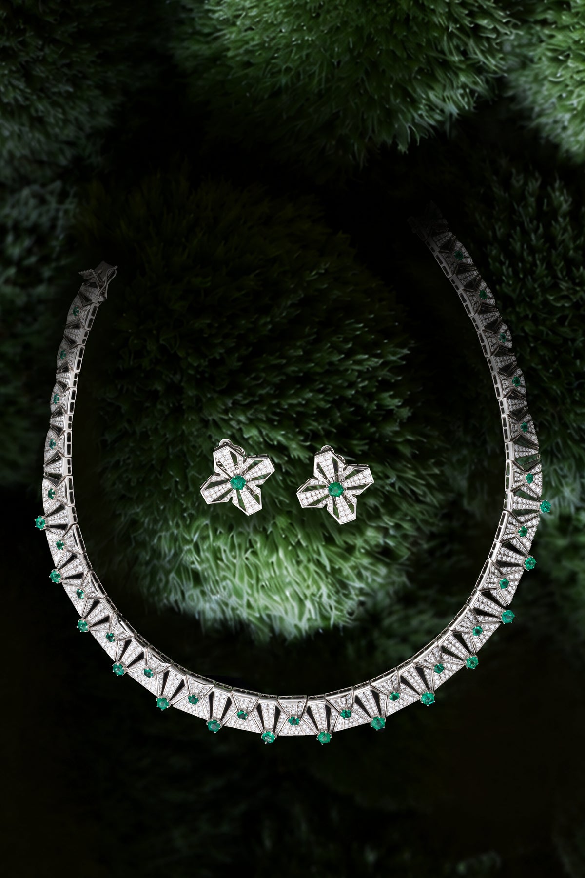HEXA Honeycomb Necklace, White Gold, Brilliant-cut Diamonds and Emeralds