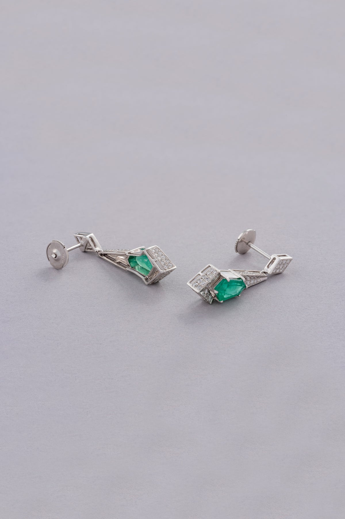 PRISM Column Earrings, White Gold, Brilliant-cut Diamonds and Emeralds