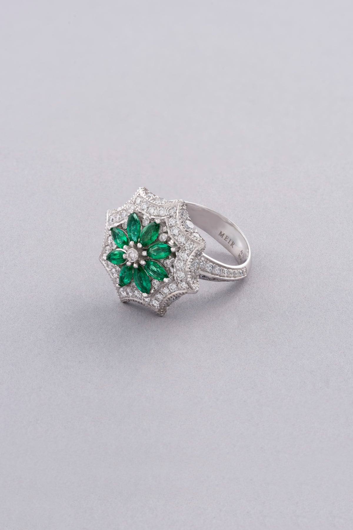 WEB Floral Ring, White Gold, Brilliant-cut Diamonds and Emeralds