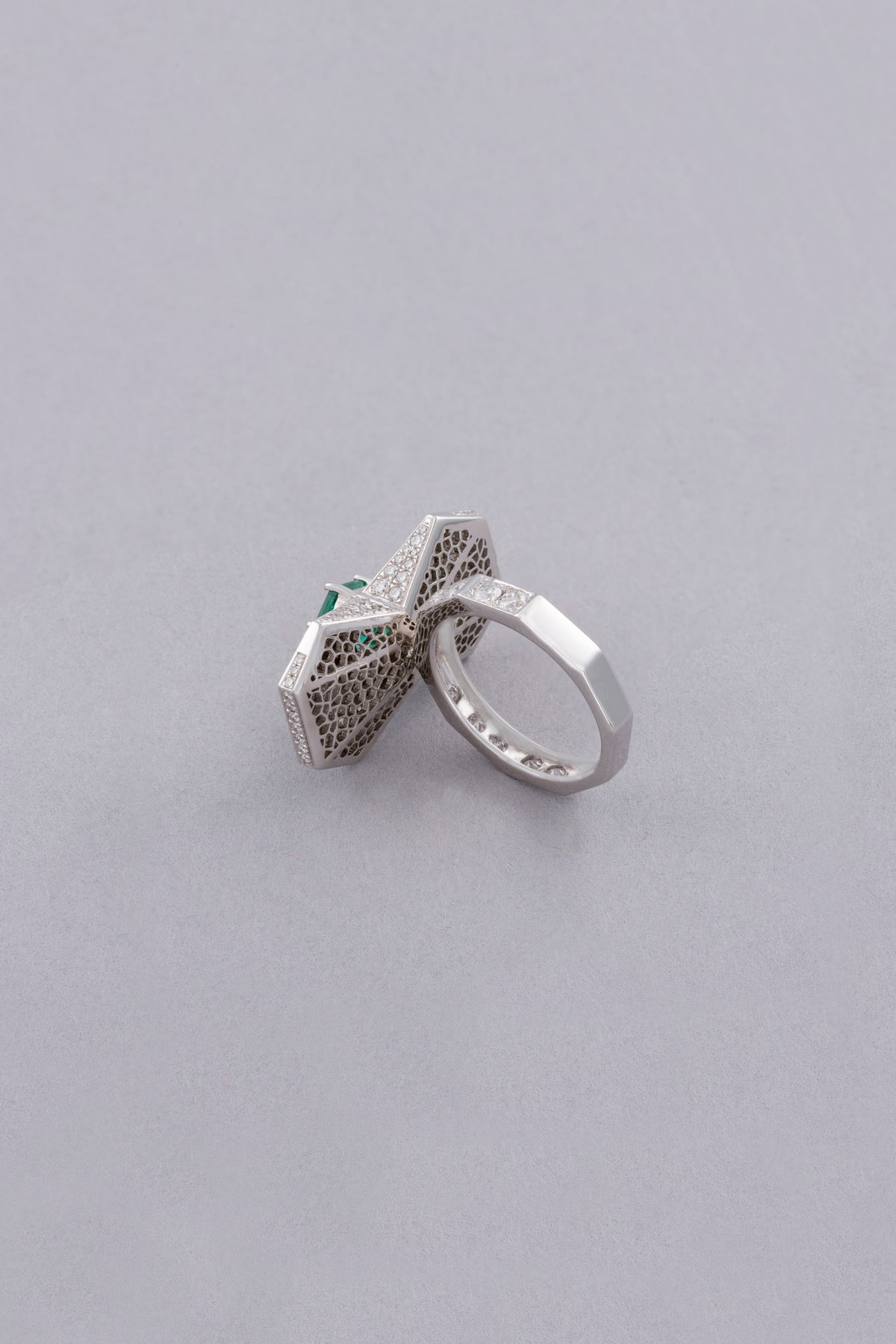 HEXA Honeycomb Ring, White Gold, Brilliant-cut Diamonds and Emeralds