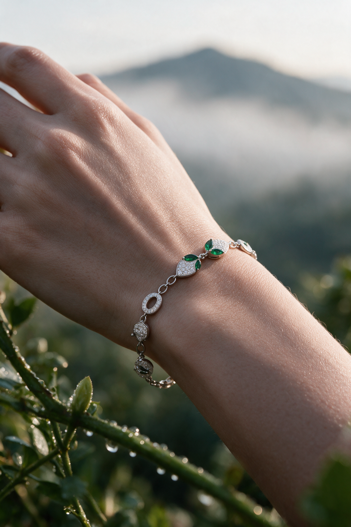 DEW Leaf Bracelet, White Gold, Brilliant-cut Diamonds and Emeralds