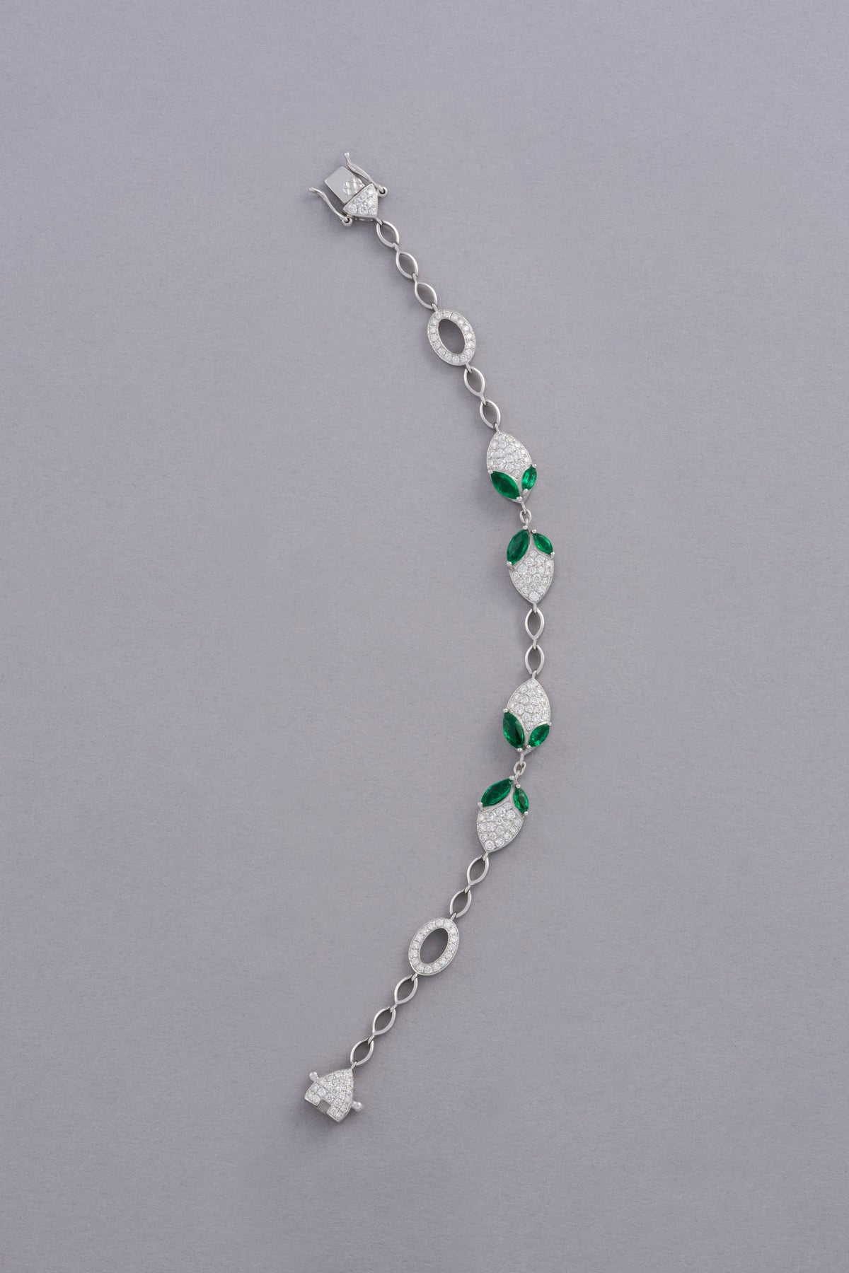 DEW Leaf Bracelet, White Gold, Brilliant-cut Diamonds and Emeralds