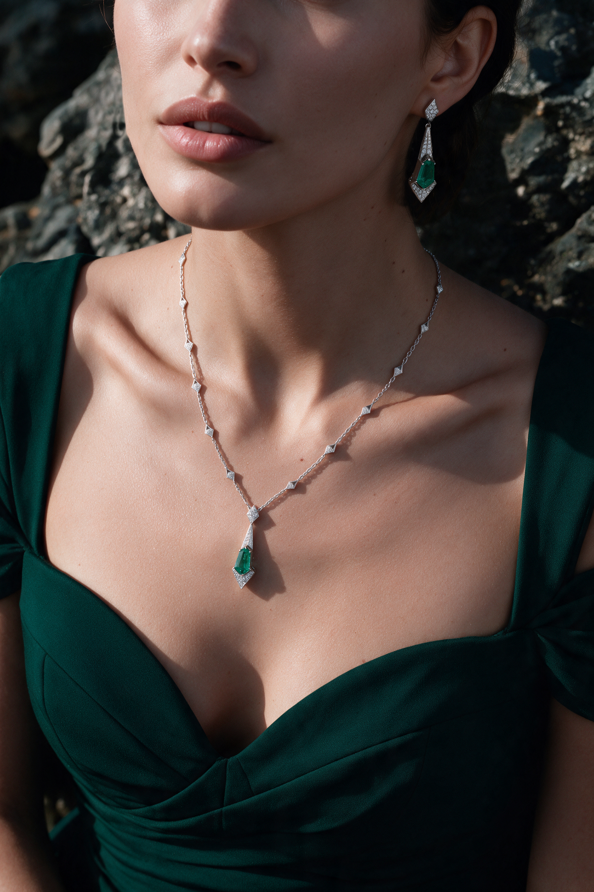 PRISM Column Necklace, White Gold, Brilliant-cut Diamonds and Emeralds