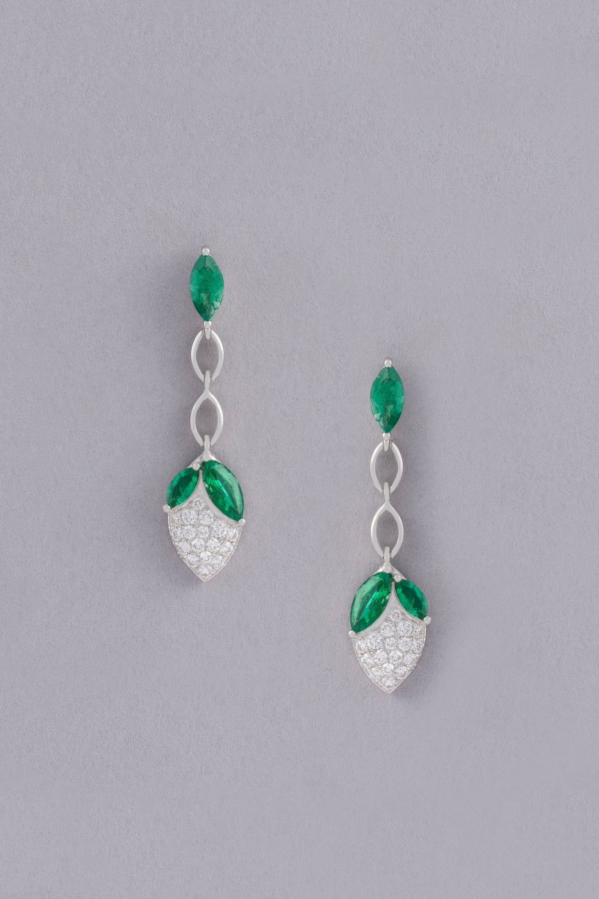 DEW Leaf Earrings, White Gold, Brilliant-cut Diamonds and Emeralds