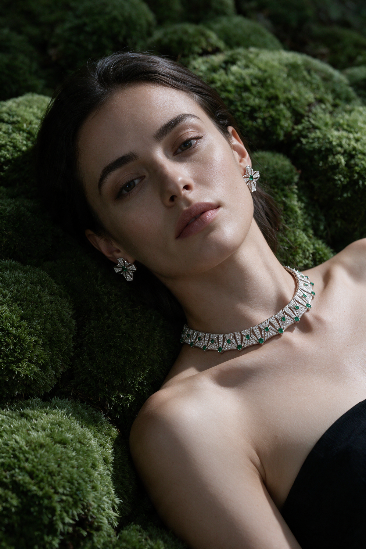 HEXA Honeycomb Earrings, White Gold, Brilliant-cut Diamonds and Emeralds