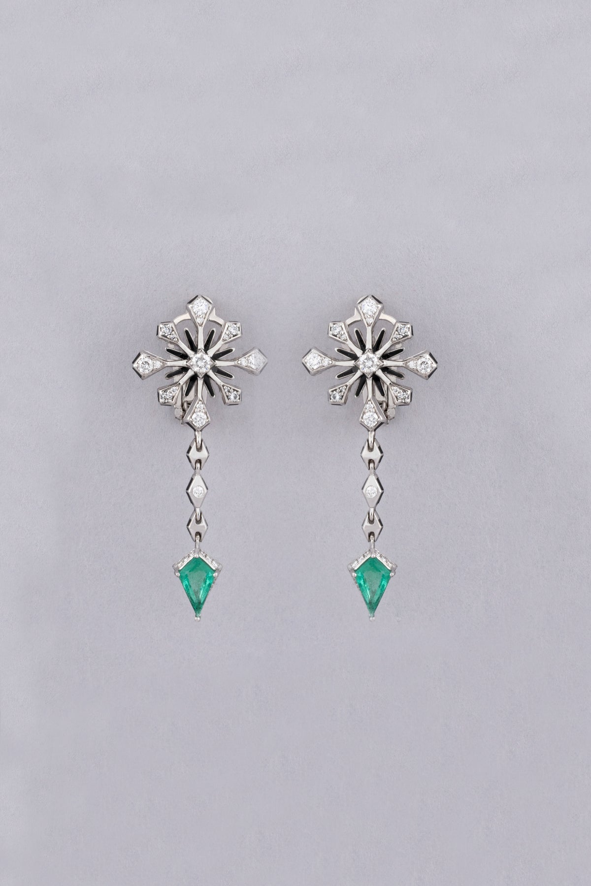 CROWN Snowflake Earrings, White Gold, Brilliant-cut Diamonds and Emeralds