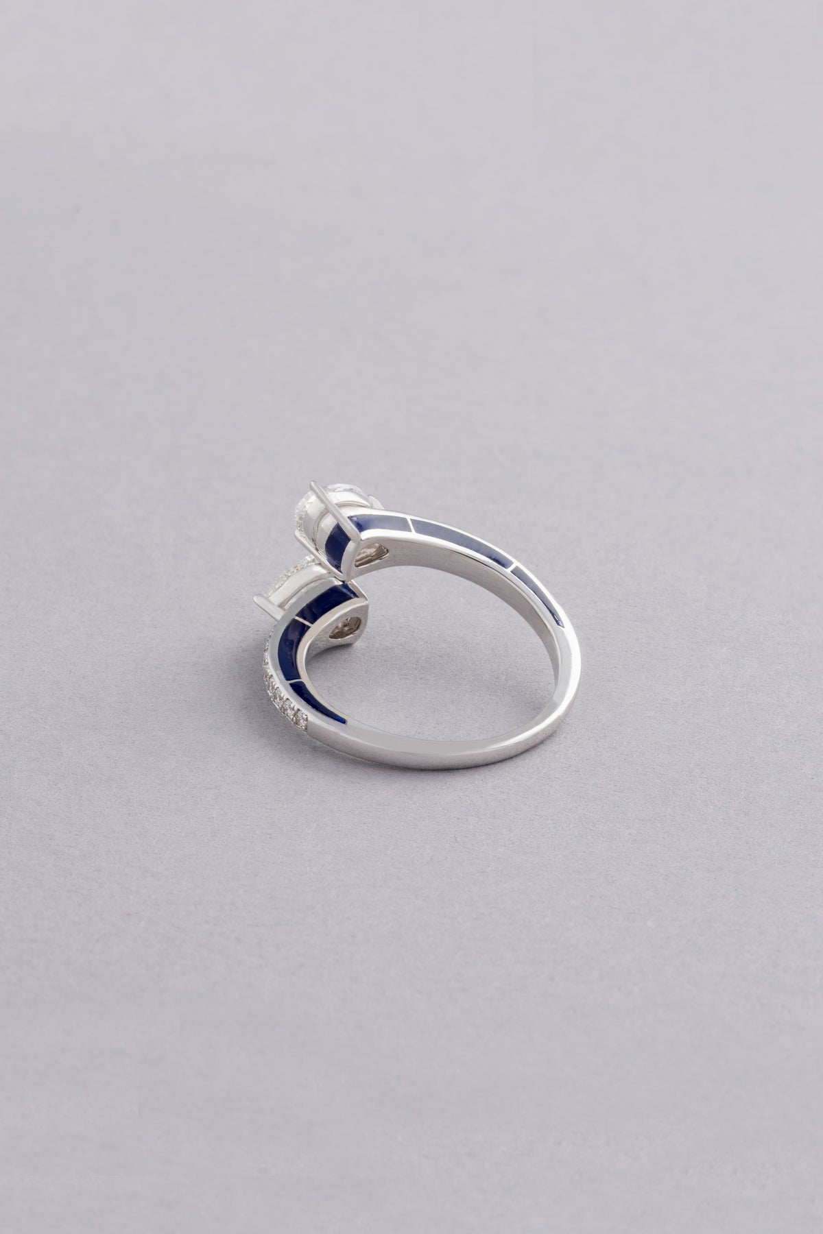 DEW Lariat Ring, White Gold, Rose-cut Diamonds and Ceramic Enamel