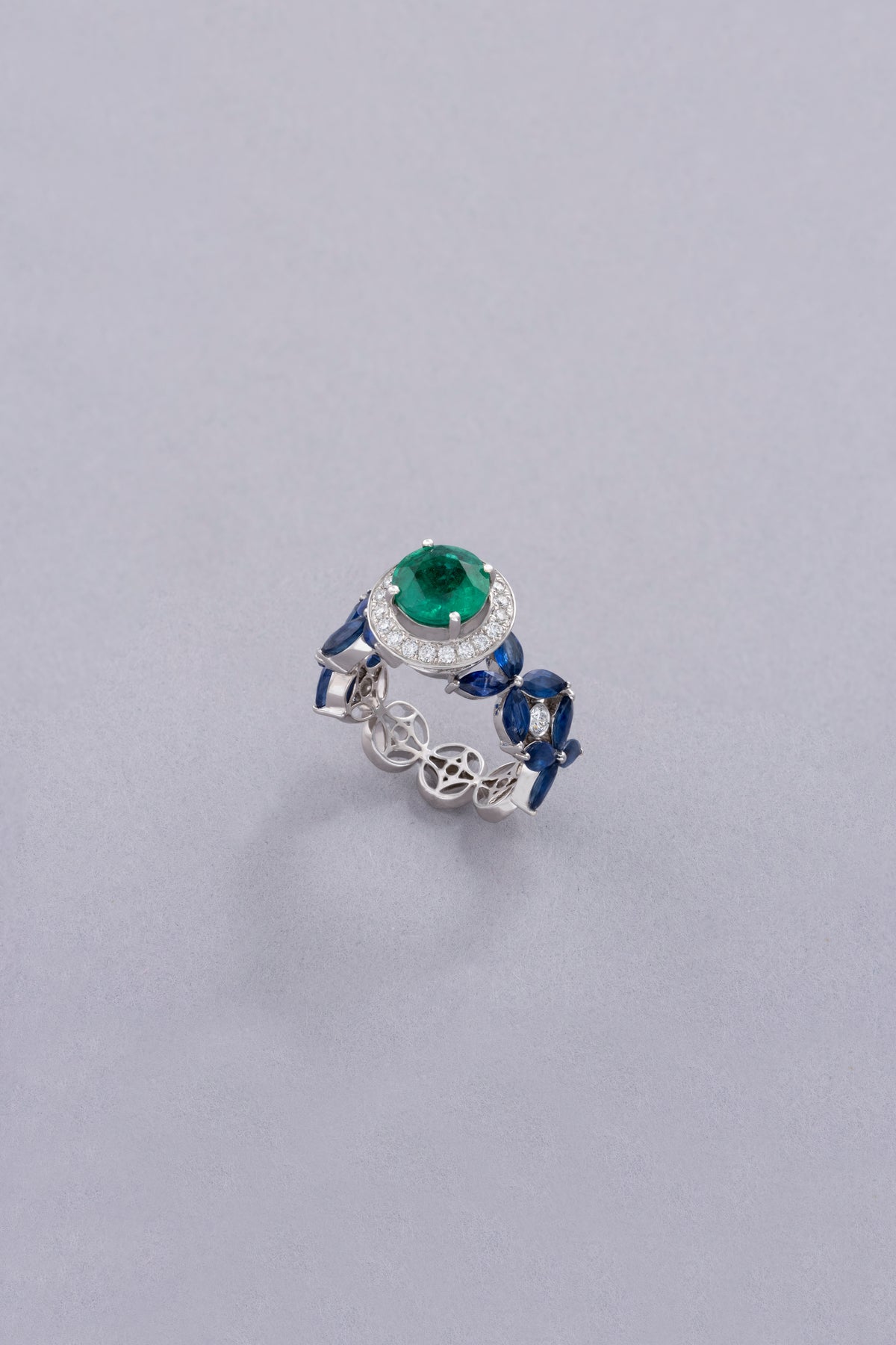NOVA Constellation Ring, White Gold, Brilliant-cut Diamonds and Emeralds