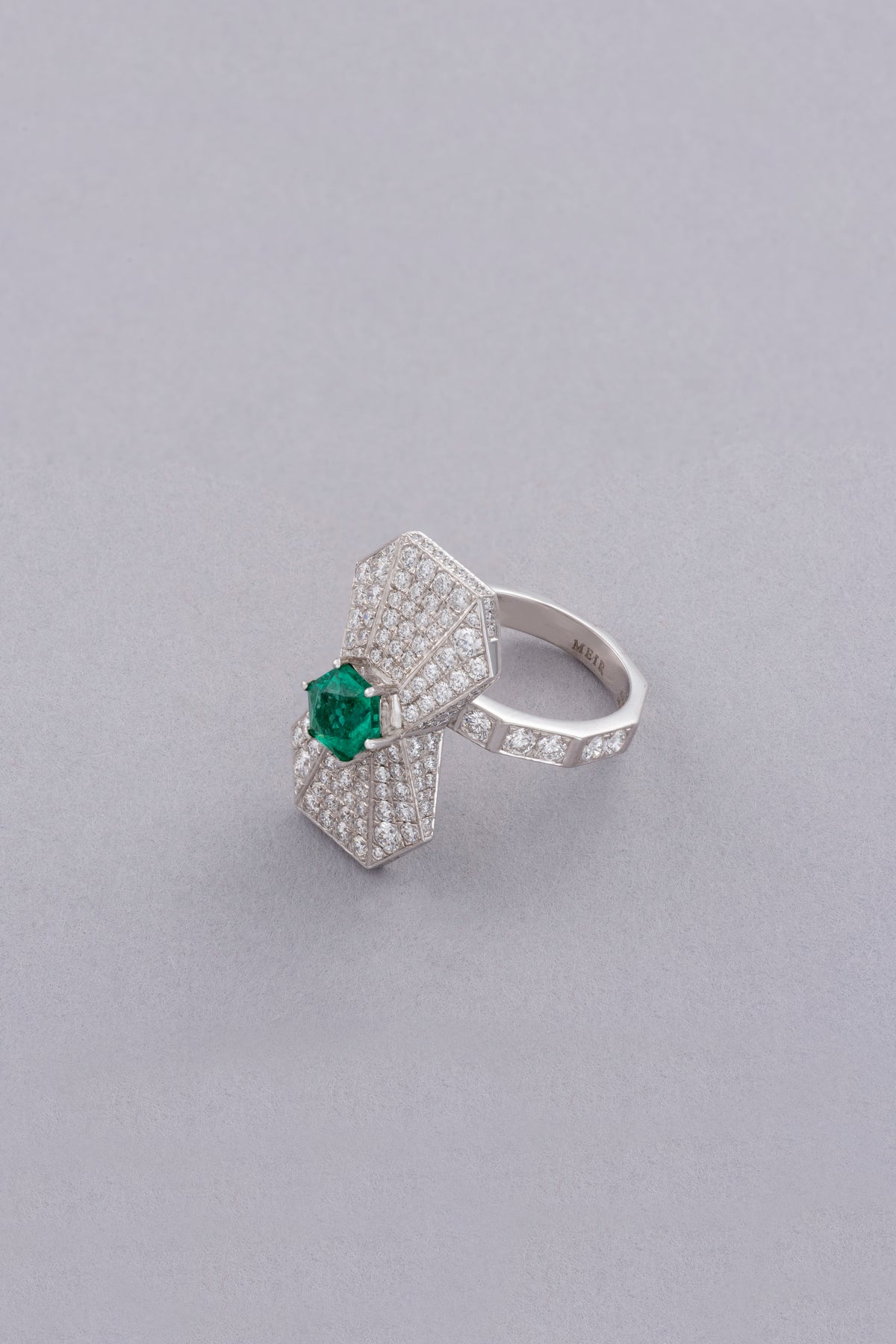 HEXA Honeycomb Ring, White Gold, Brilliant-cut Diamonds and Emeralds