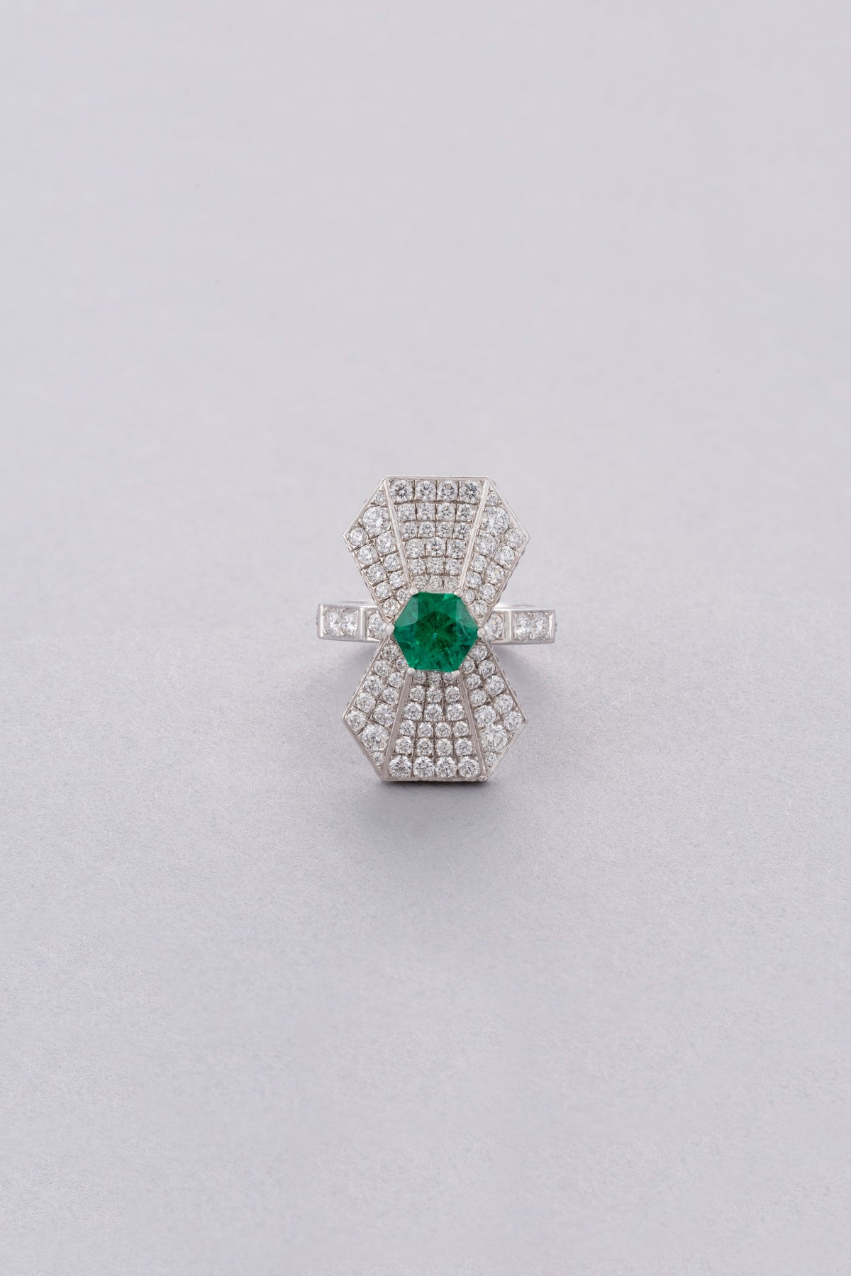 HEXA Honeycomb Ring, White Gold, Brilliant-cut Diamonds and Emeralds