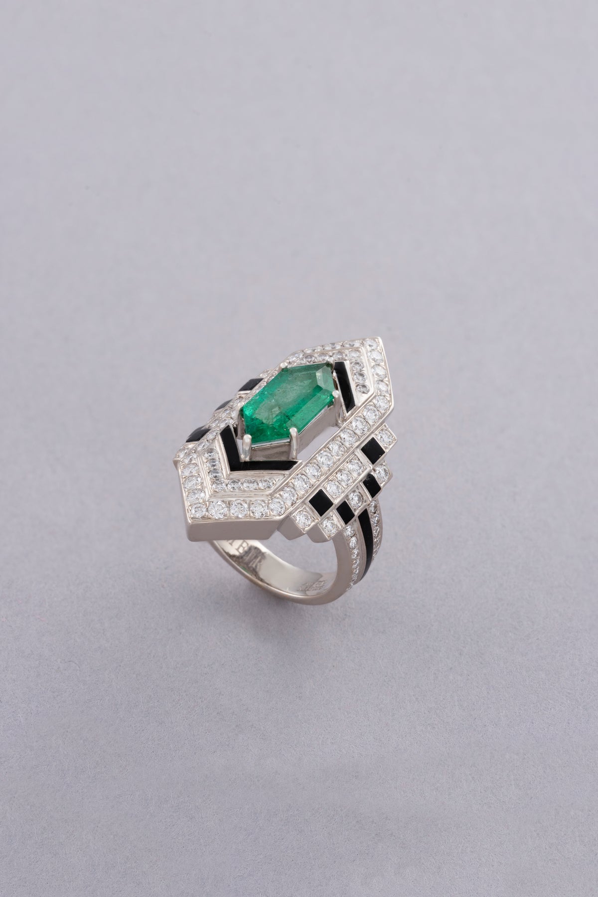 LINK Hexagon Ring, White Gold, Brilliant-cut Diamonds and Emeralds