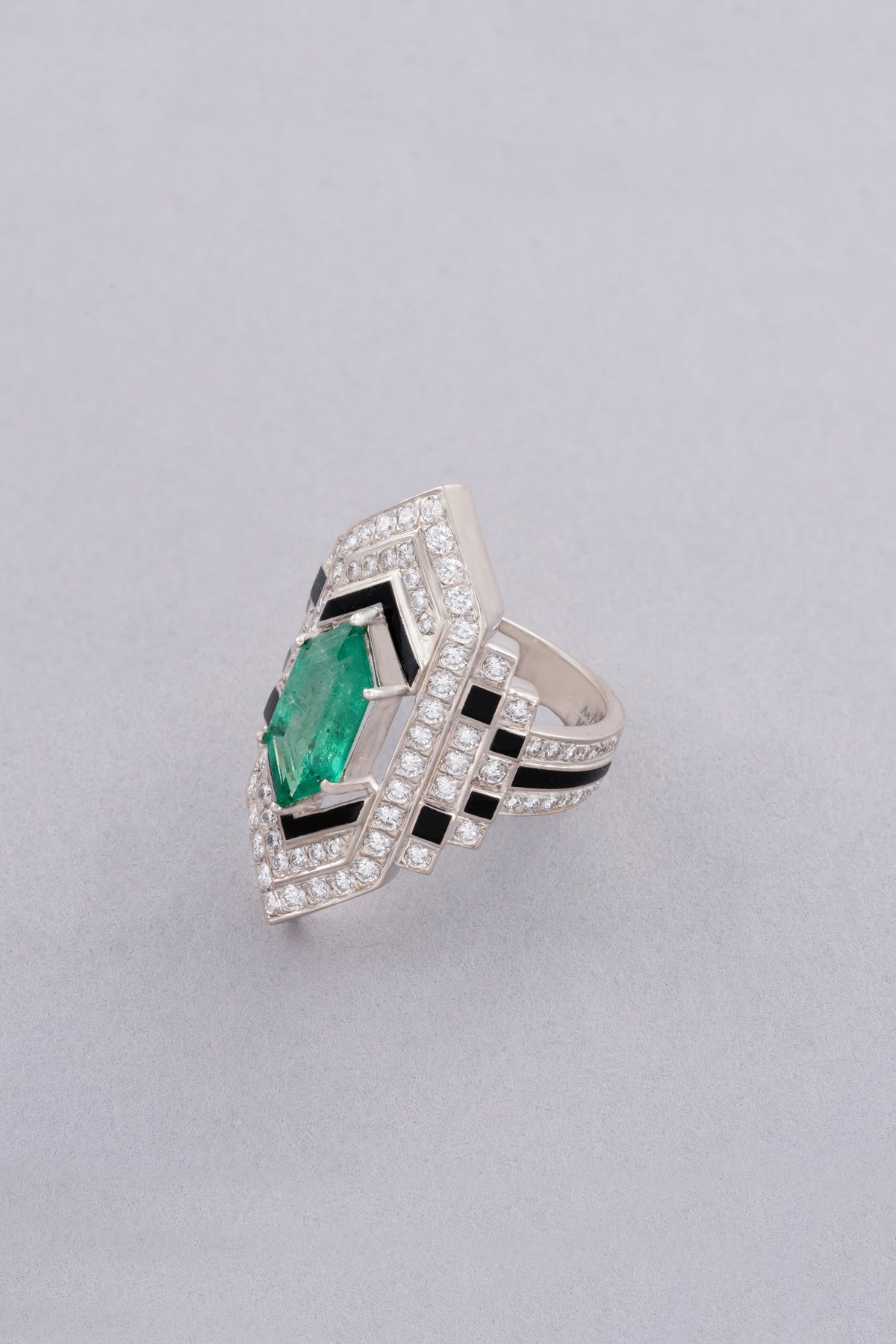 LINK Hexagon Ring, White Gold, Brilliant-cut Diamonds and Emeralds