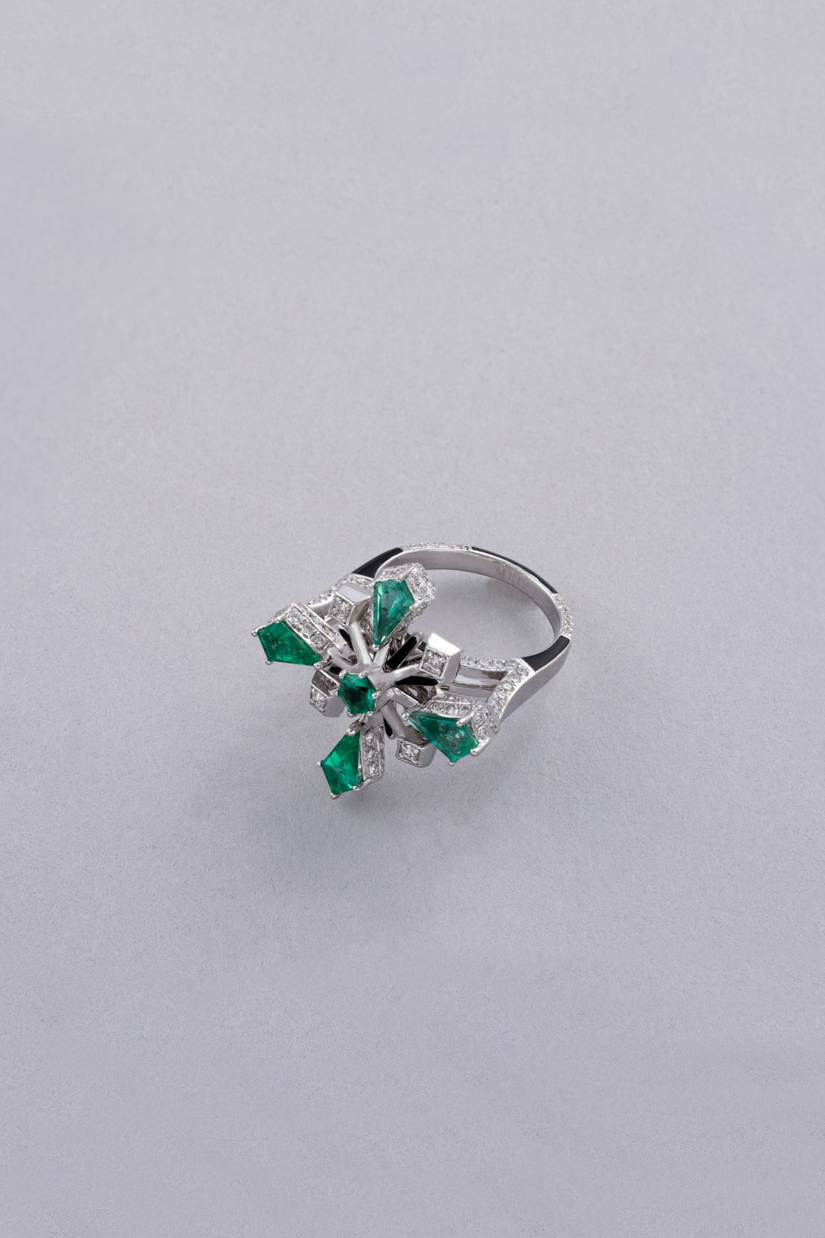 CROWN Snowflake Ring, White Gold, Brilliant-cut Diamonds and Emeralds