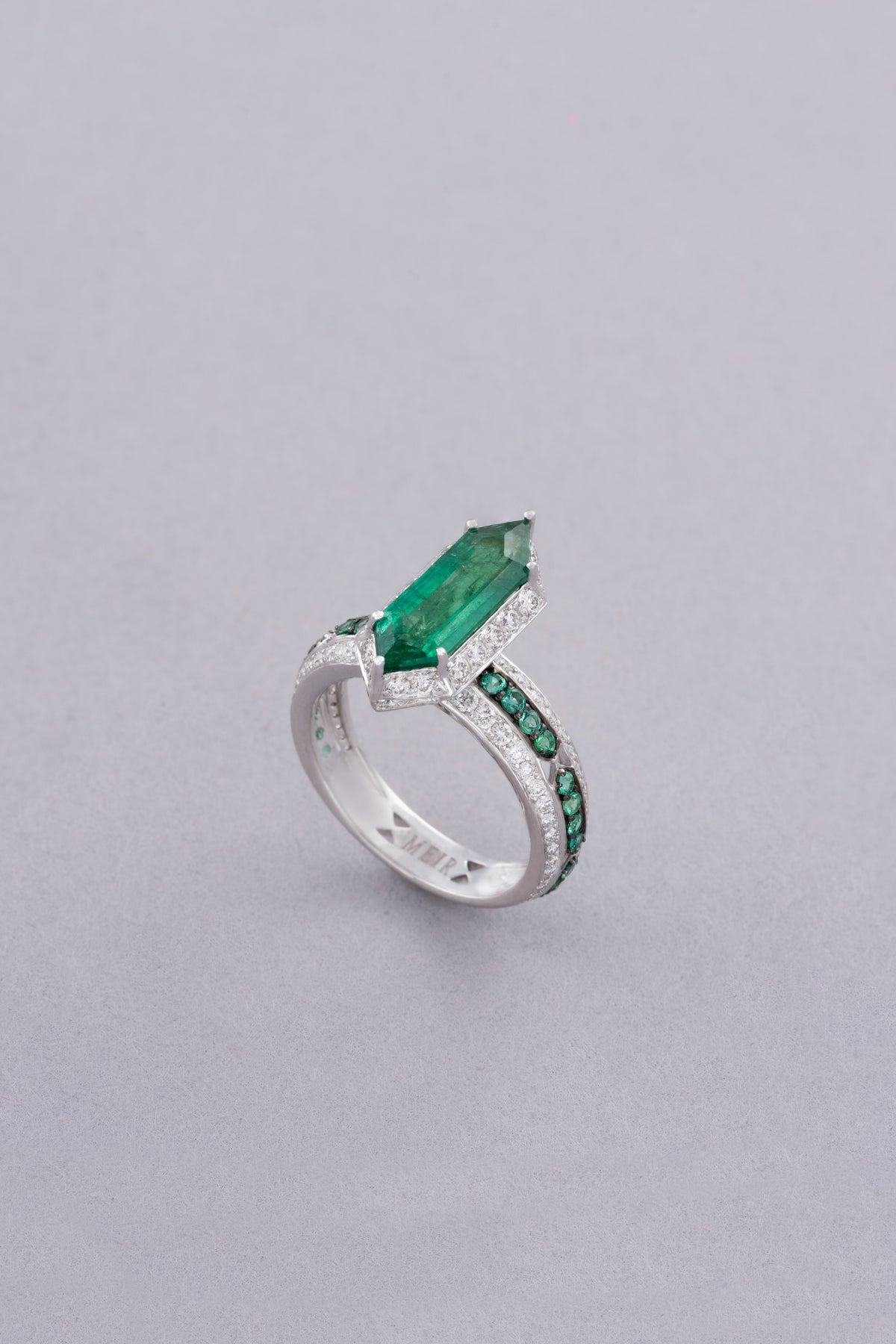 LINK Hexagon Ring, White Gold, Brilliant-cut Diamonds and Emeralds