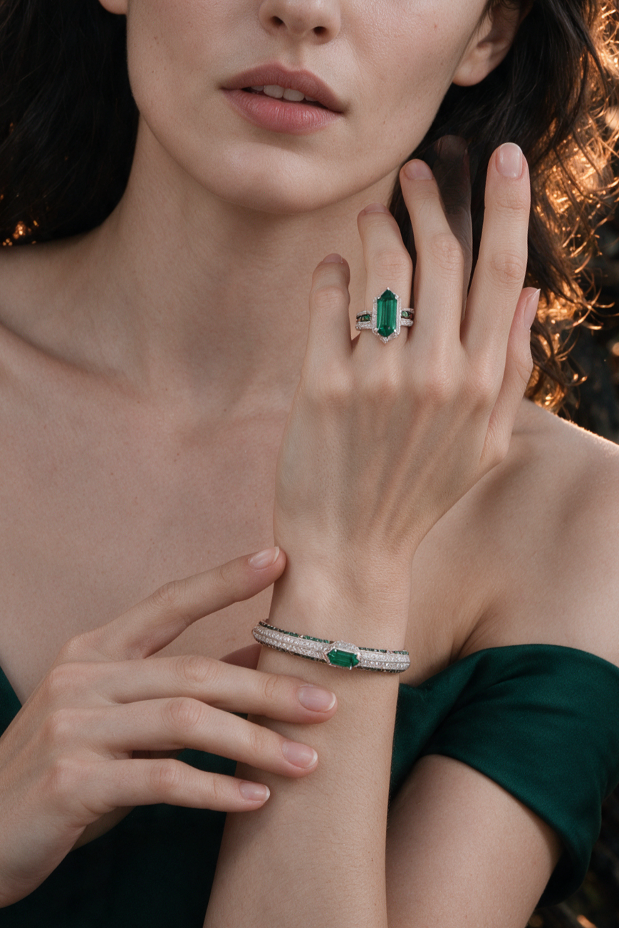 LINK Hexagon Ring, White Gold, Brilliant-cut Diamonds and Emeralds