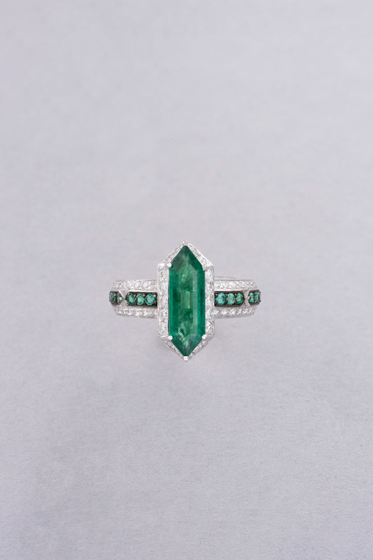 LINK Hexagon Ring, White Gold, Brilliant-cut Diamonds and Emeralds