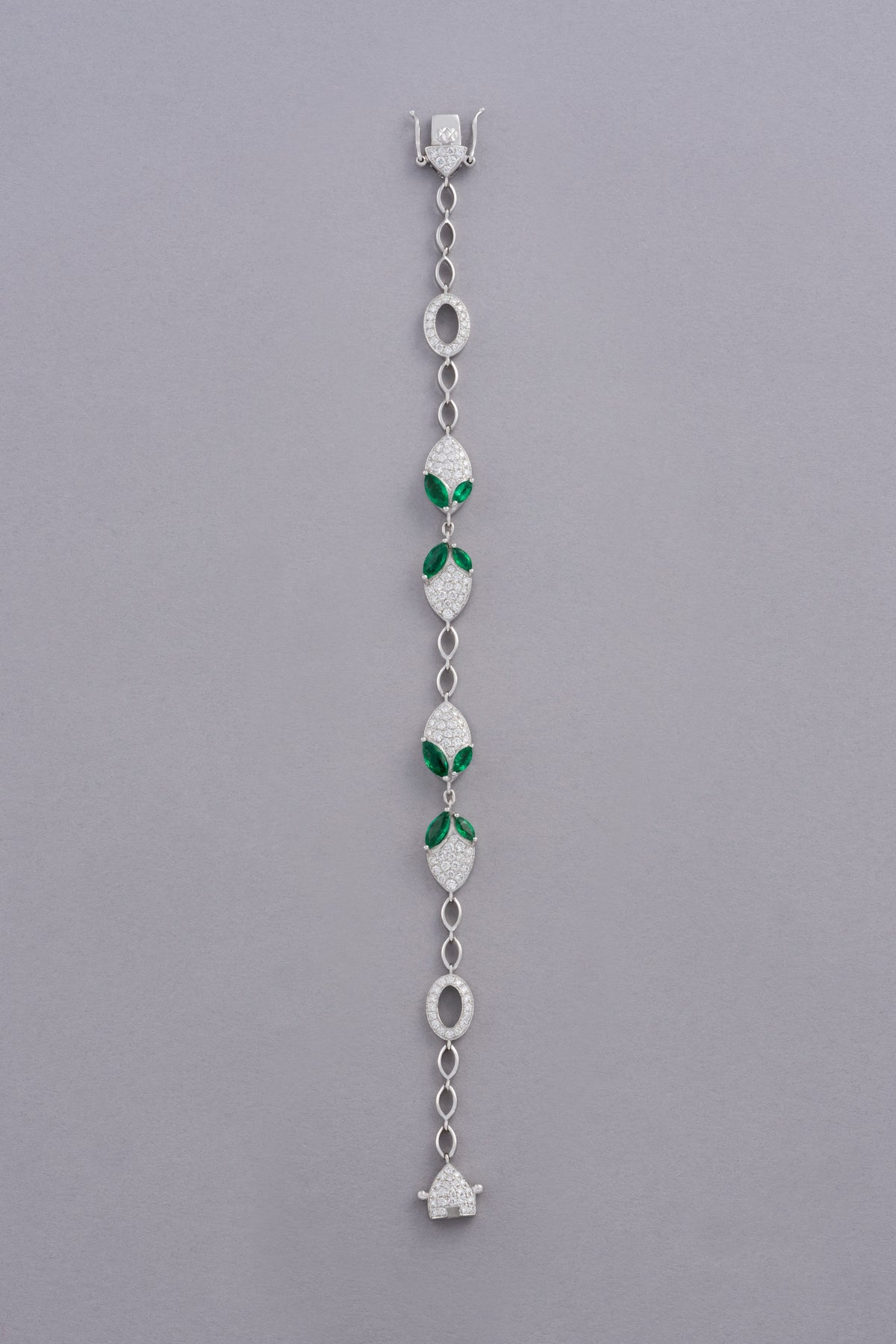 DEW Leaf Bracelet, White Gold, Brilliant-cut Diamonds and Emeralds