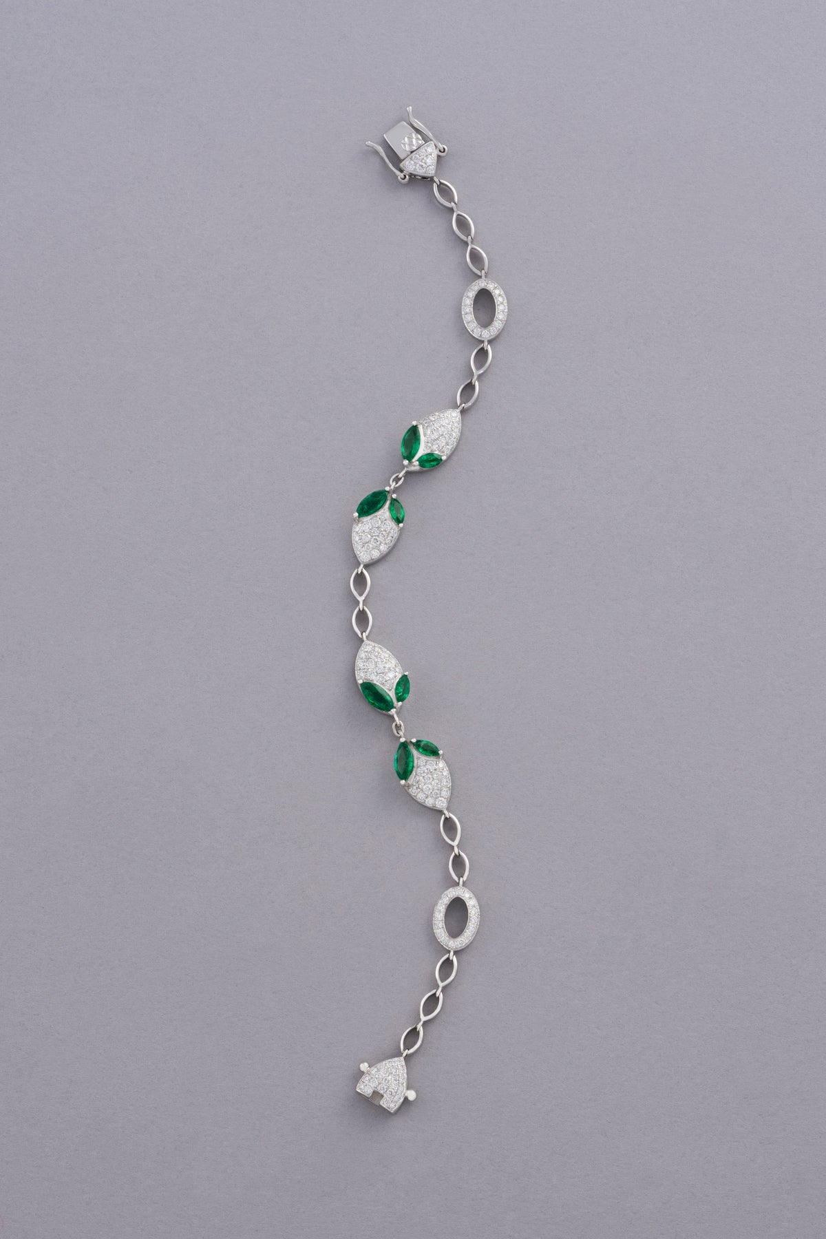 DEW Leaf Bracelet, White Gold, Brilliant-cut Diamonds and Emeralds