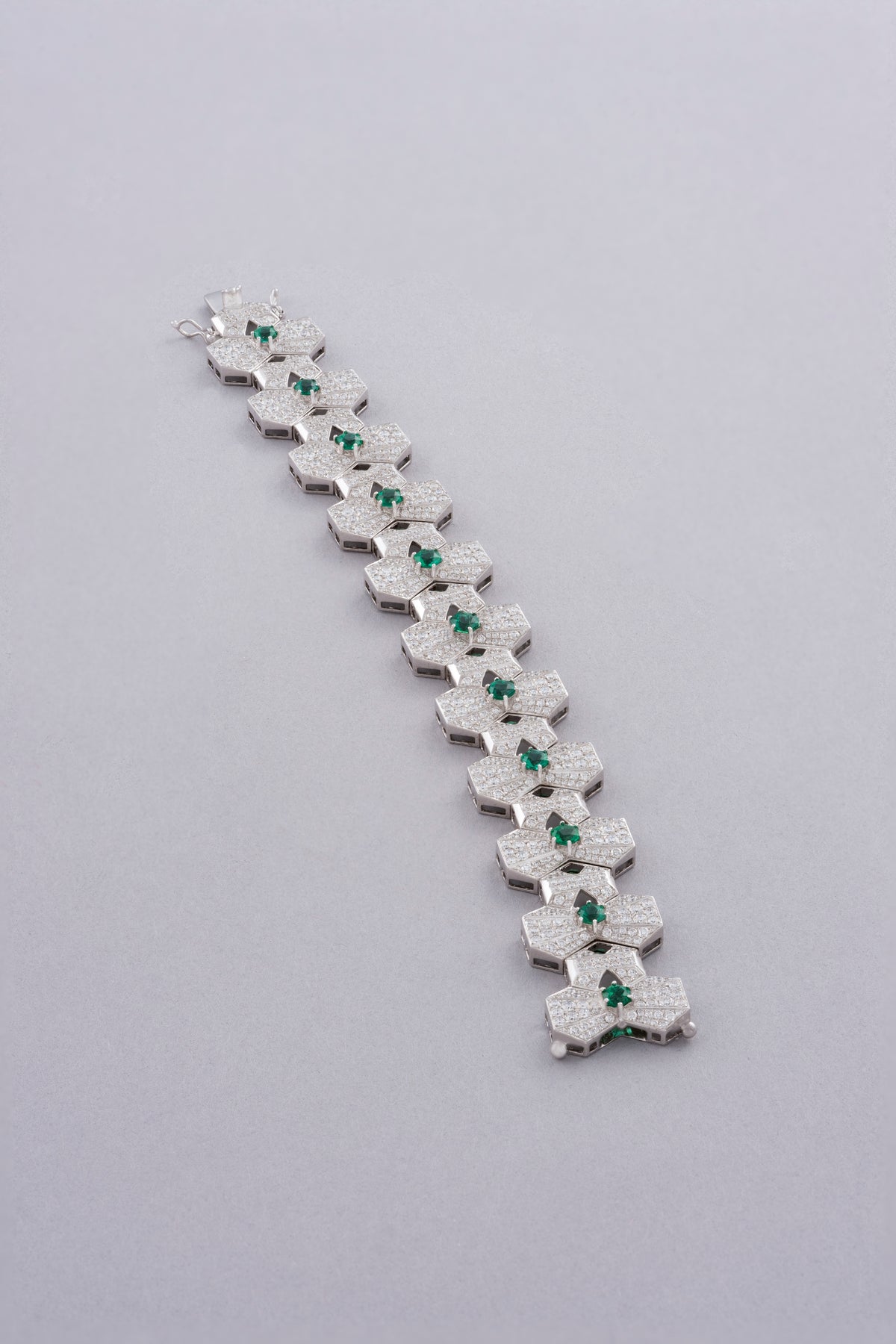 HEXA Honeycomb Bracelet, White Gold, Brilliant-cut Diamonds and Emeralds