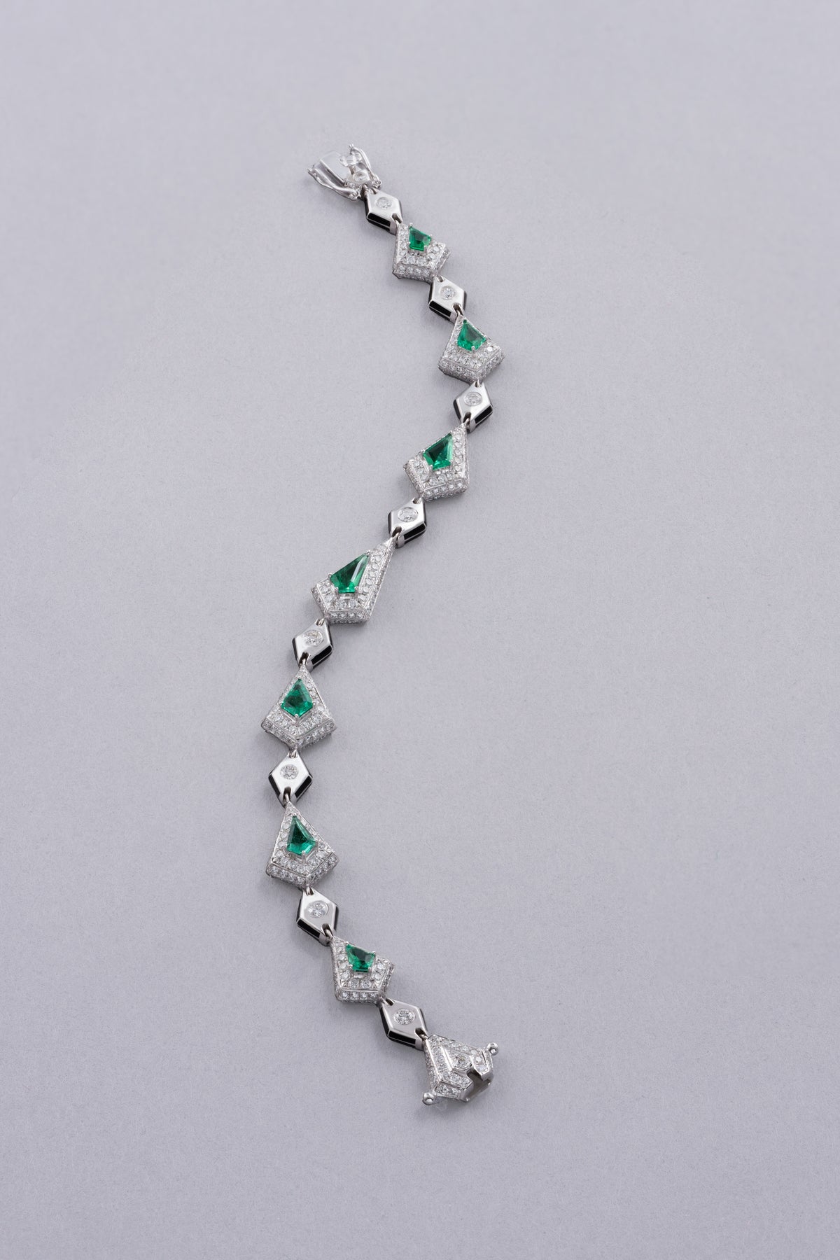 CROWN Snowflake Bracelet, White Gold, Brilliant-cut Diamonds and Emeralds
