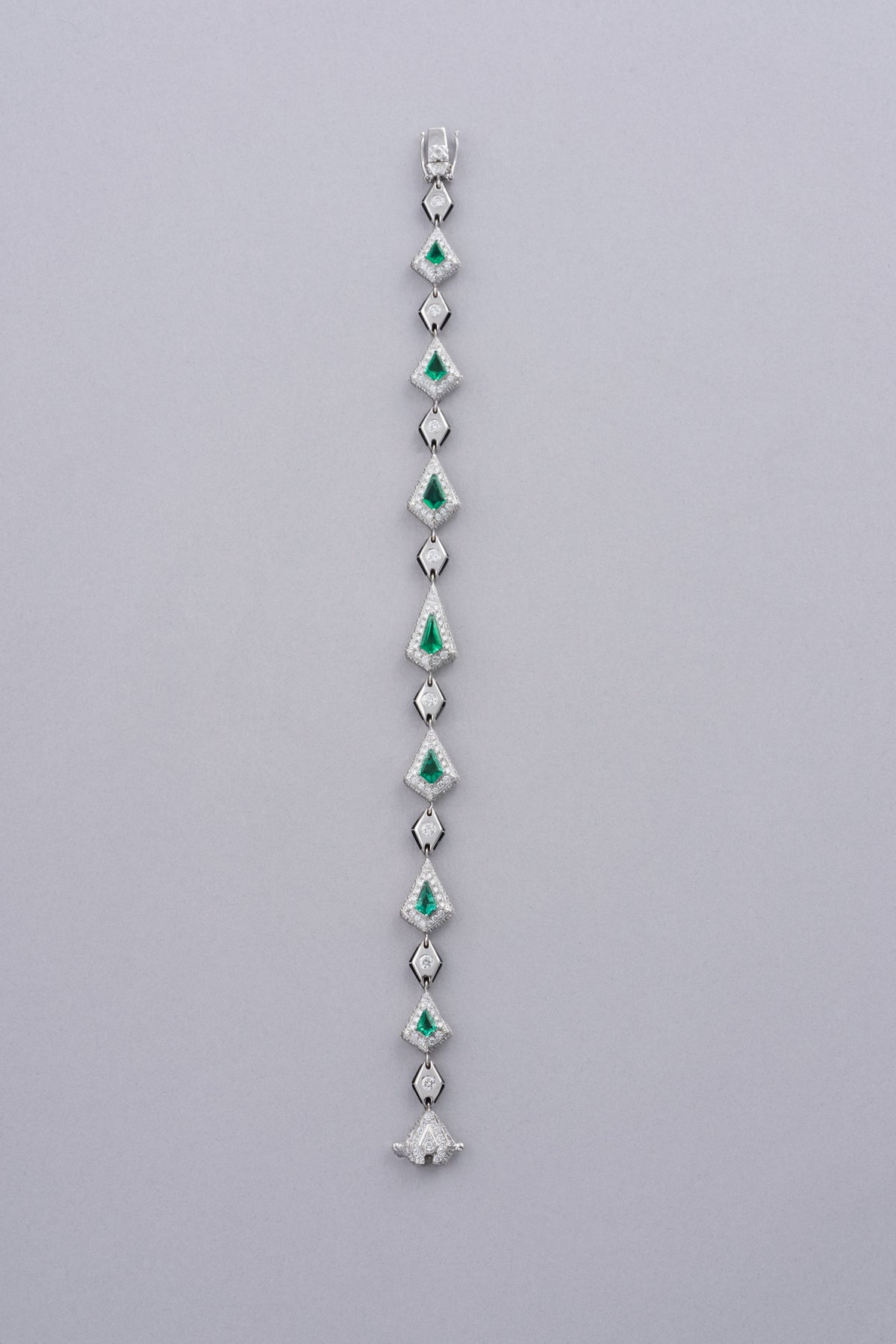 CROWN Snowflake Bracelet, White Gold, Brilliant-cut Diamonds and Emeralds